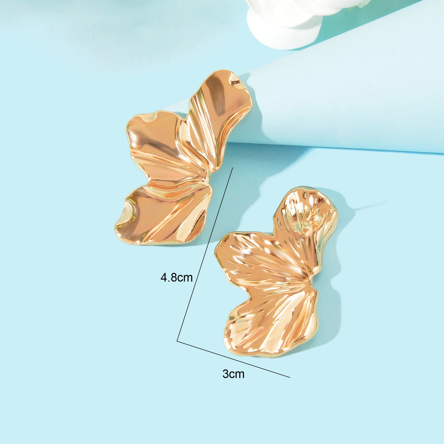 Stylish Golden Metal Geometric Irregular Leaf Stud Party Earrings for