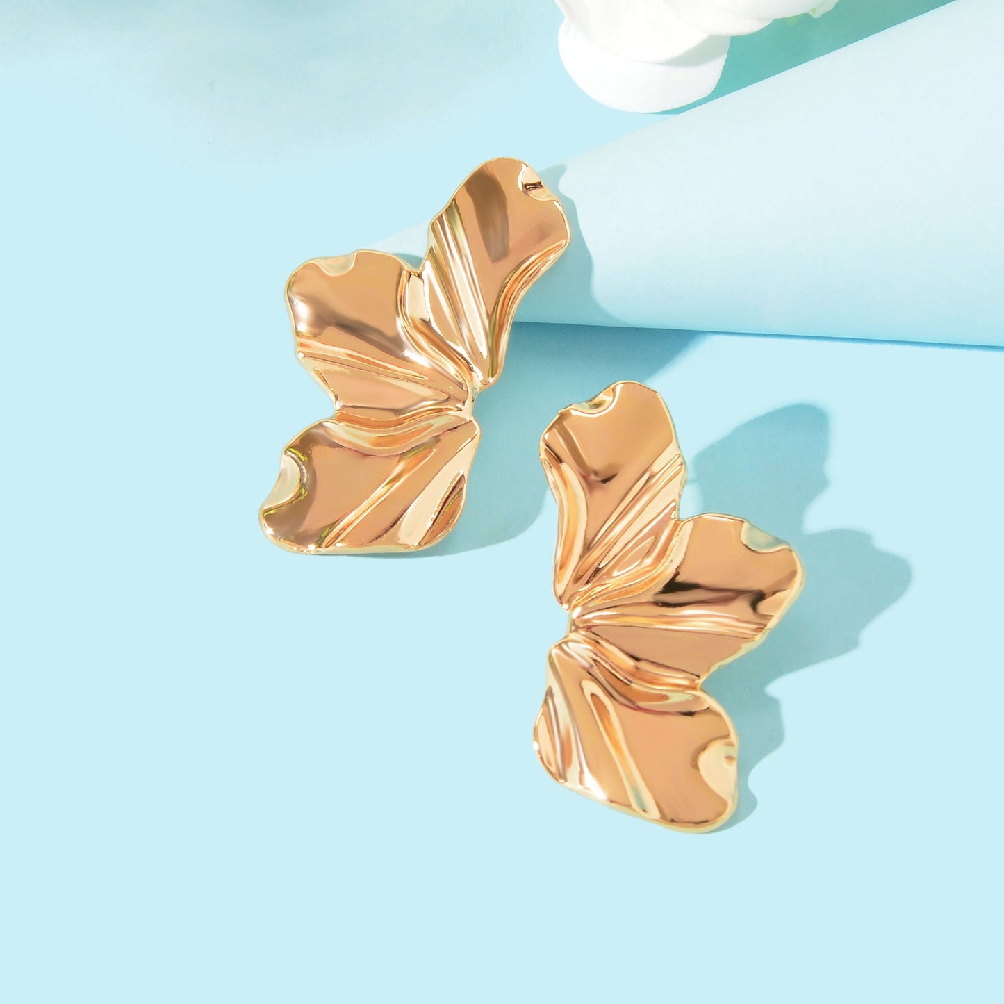 Stylish Golden Metal Geometric Irregular Leaf Stud Party Earrings for
