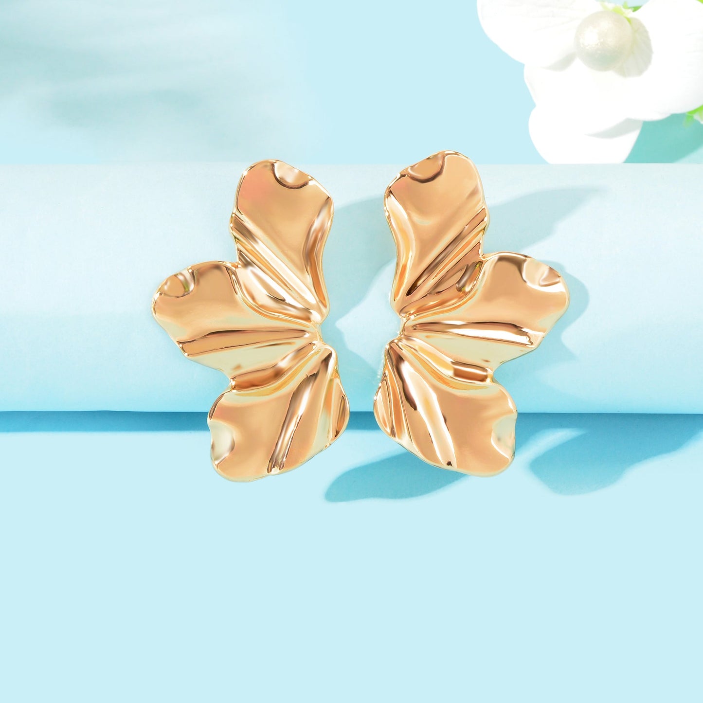 Stylish Golden Metal Geometric Irregular Leaf Stud Party Earrings for